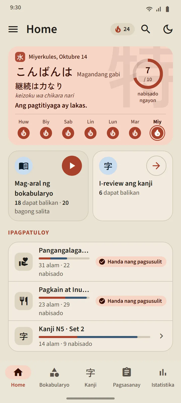 Home screen ng TokuGo: greeting card na may Japanese na kasabihan, ring ng daily goal, pitong-araw na bakas, ang mga pinto ng Mag-aral ng bokabularyo at Review ng kanji, at ang listahang Ipagpatuloy